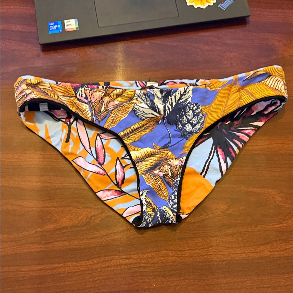Masji bikini bottom. Size medium.